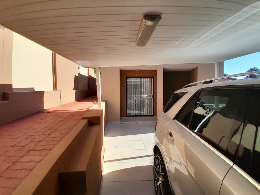 3 Bedroom Property for Sale in Safari Gardens North West